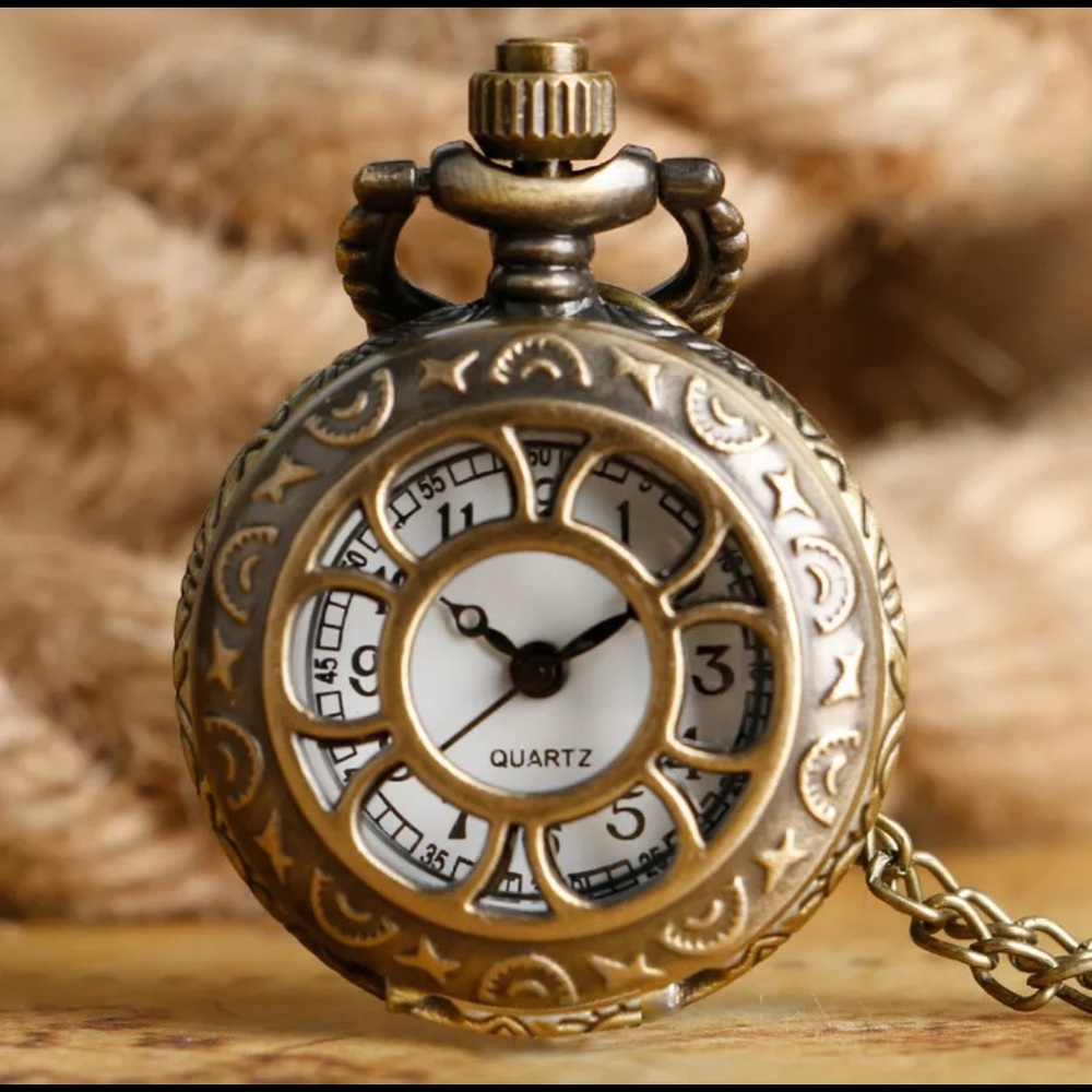 Vintage Alice in Wonderland Pocket Watch Necklace - Picture 8 of 14